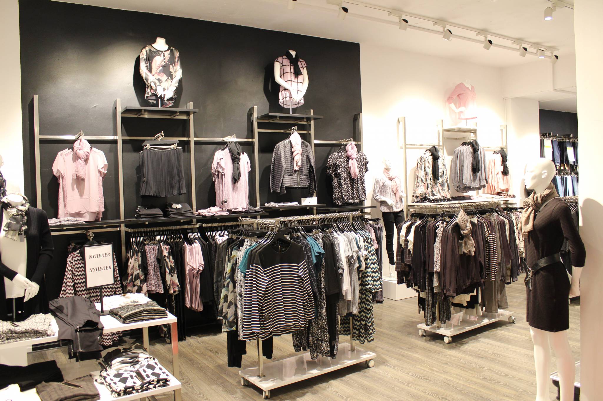 Butiksindretning - Horsens. Årets butik 2015 er indrettet med butiksinventar systemet 