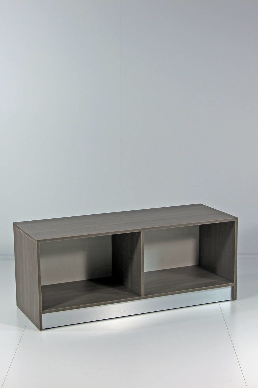 Lager / opbevarings møblet har mulighed for at få monteret, skuffer, låger eller hylder. Kan leveres i alle NCS farver