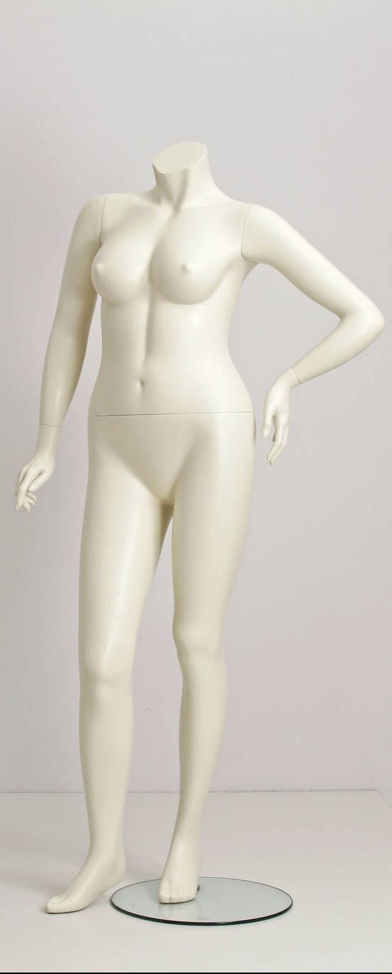 plus size dame mannequin, Daniella, findes i 2 modeller i standard farve Ivory. Inkl. glas plade samt foot og leg spike