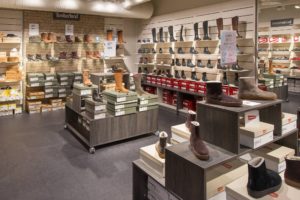 Butiksinventar til sko koncept i Norge. Butiksindretning og mannequiner
