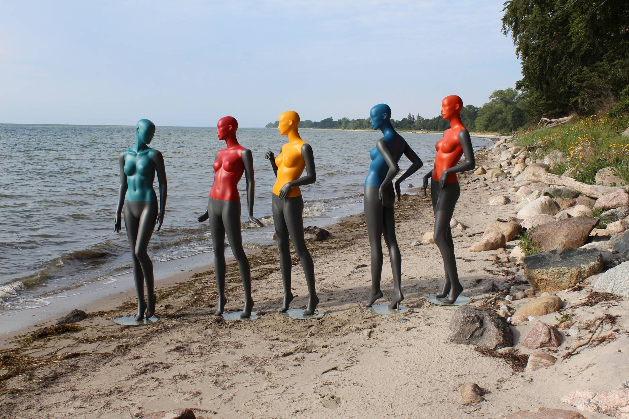Colourful mannequins - new style. Butiksinventar