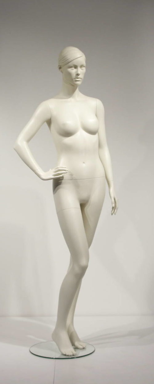Stilistisk dame mannequin Amy. Flot knold i nakken. Mannequin dukken er meget køn og blid i udtrykket. Modellen fås i 6 forskellige positioner. mannequinen kan fås i mange forskellige farver.