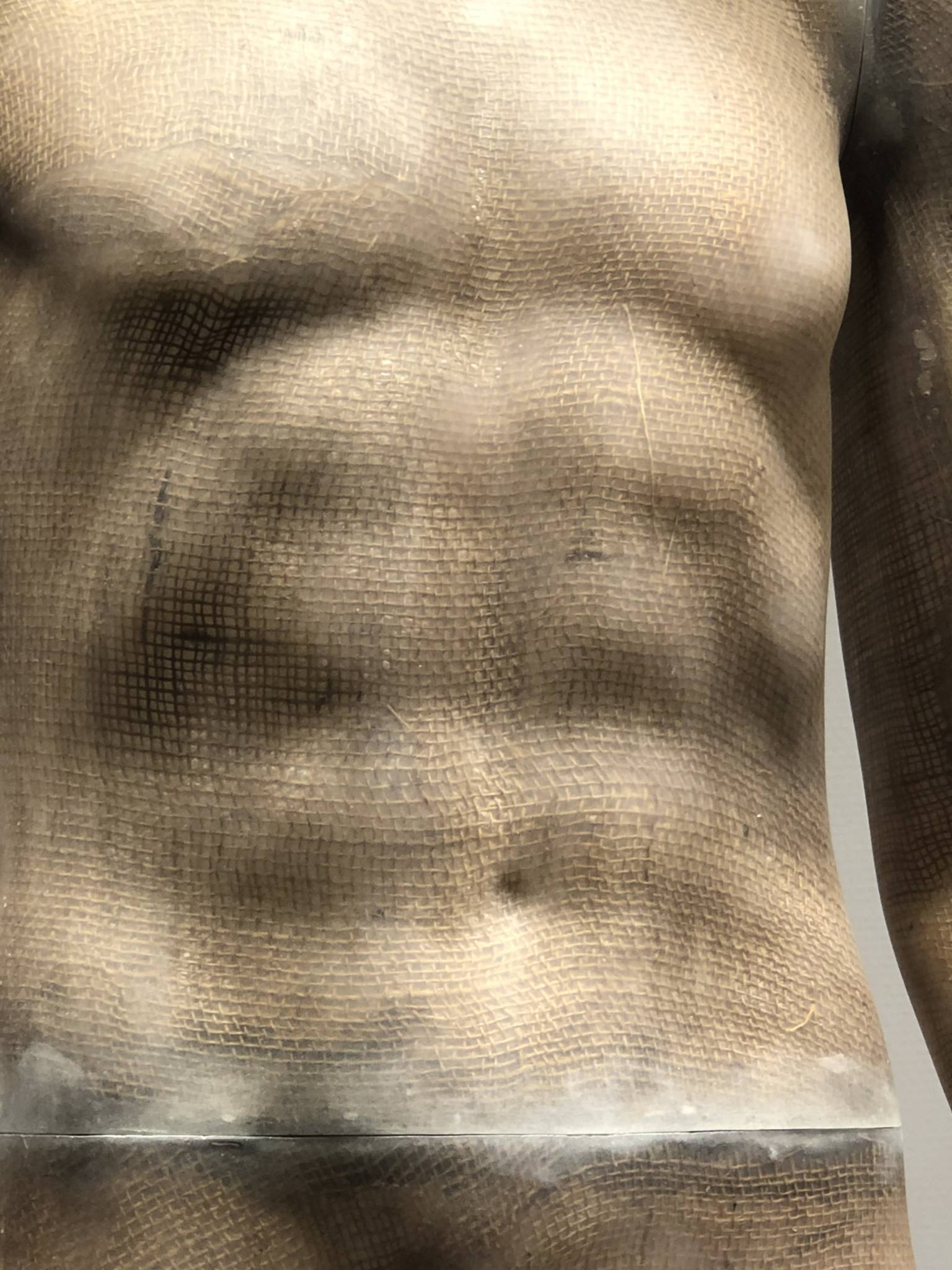 Male torso, sustainable mannequins detail. European Mannequins. Bæredygtig mannequin detalje af herre torso.