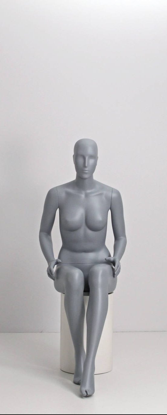 Dame mannequin - abstrakt hoved- grå - siddende