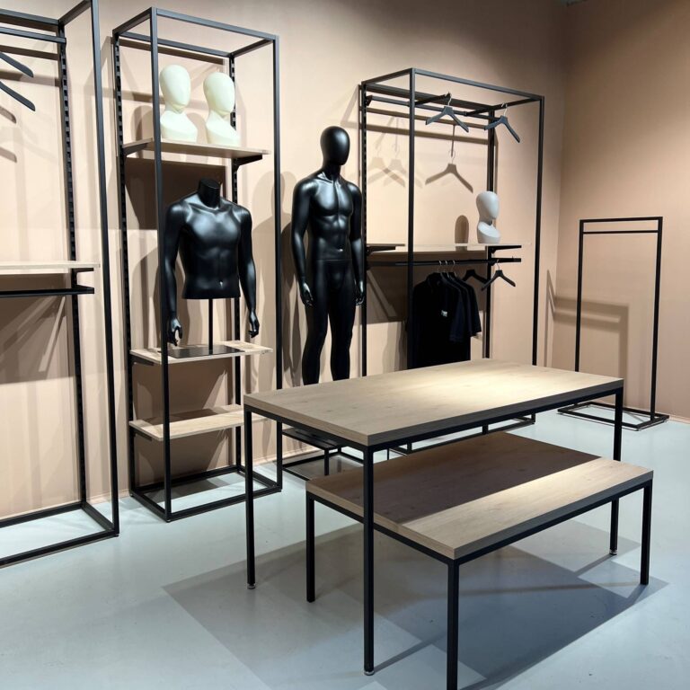 Butiksindretning med reoler | European Mannequins