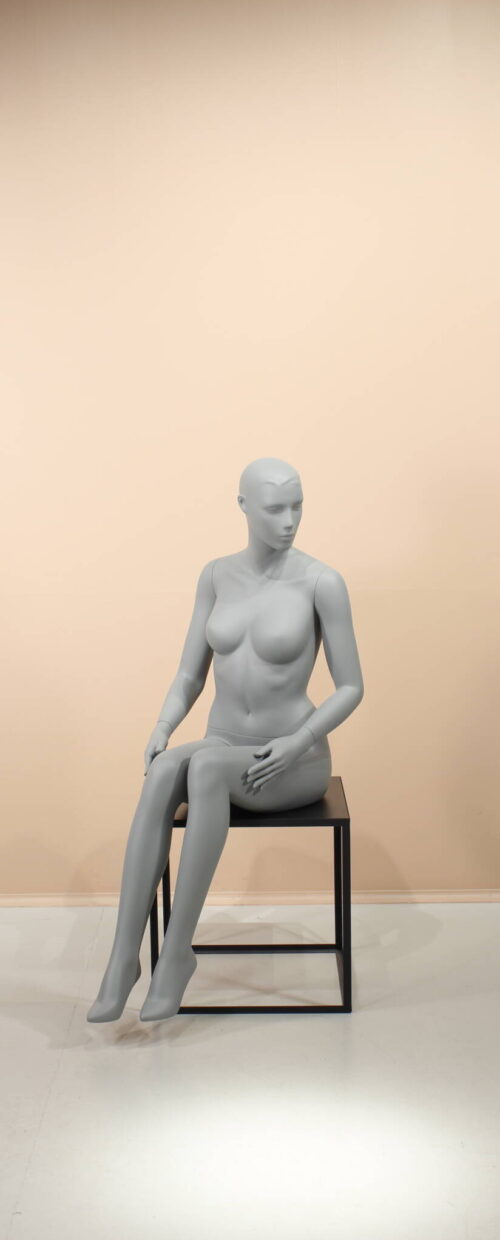 siddende dame mannequin