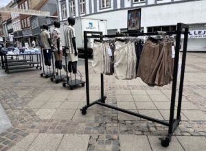 gadestativ med dobbelt fronthæng