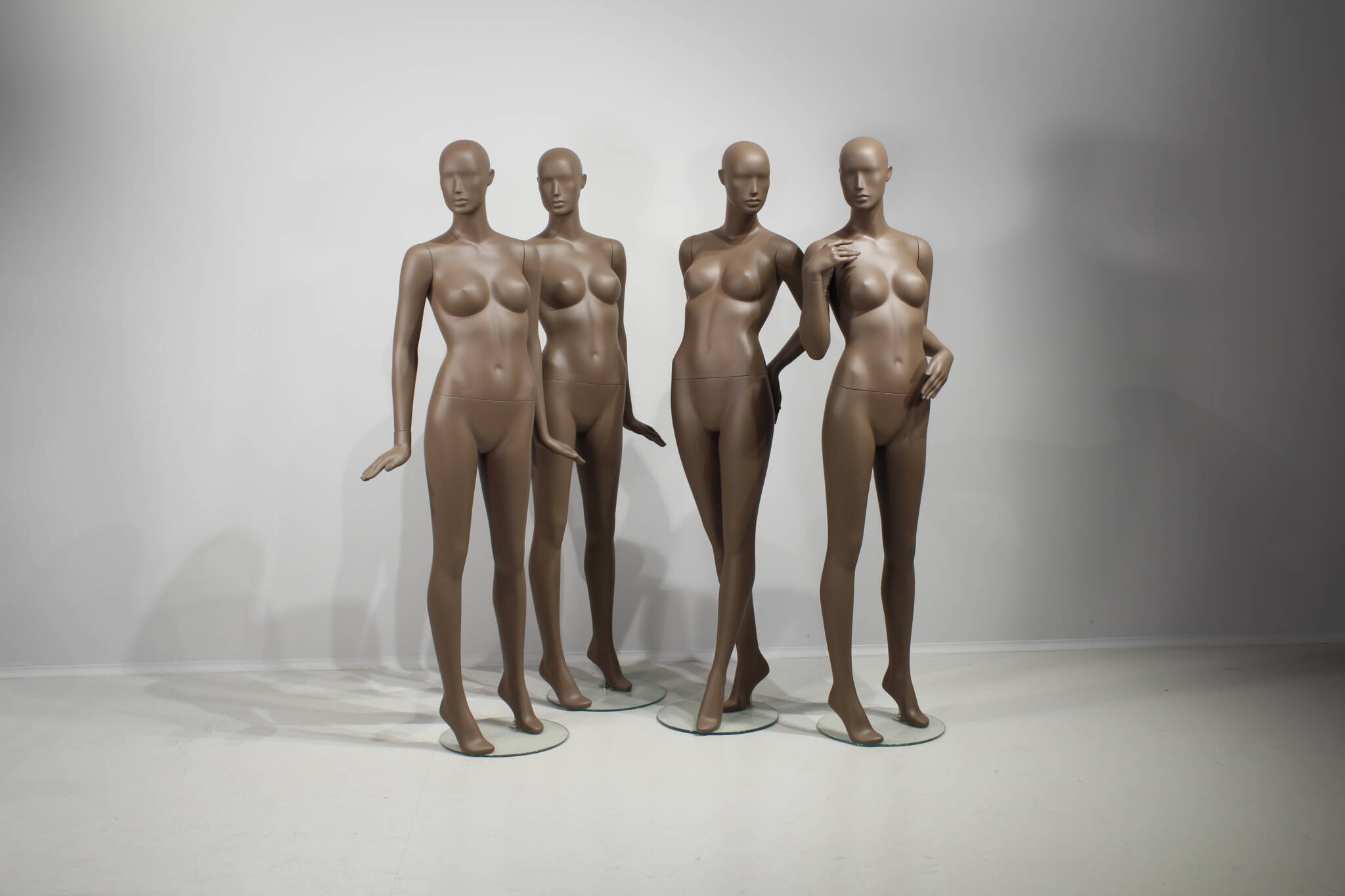 Designer mannequiner M-collection vist i African etnical colour